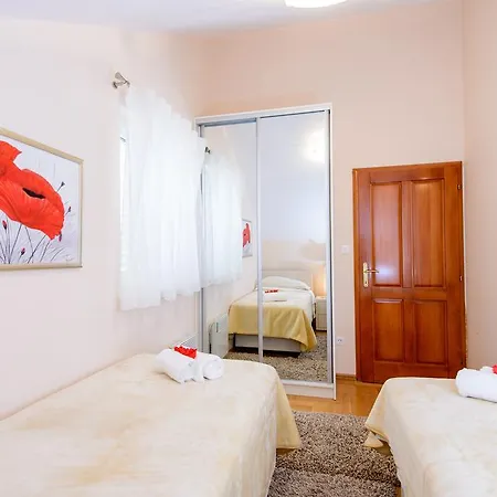 Denis Apartment *