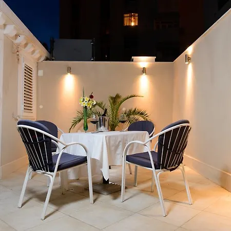 デニス アパート